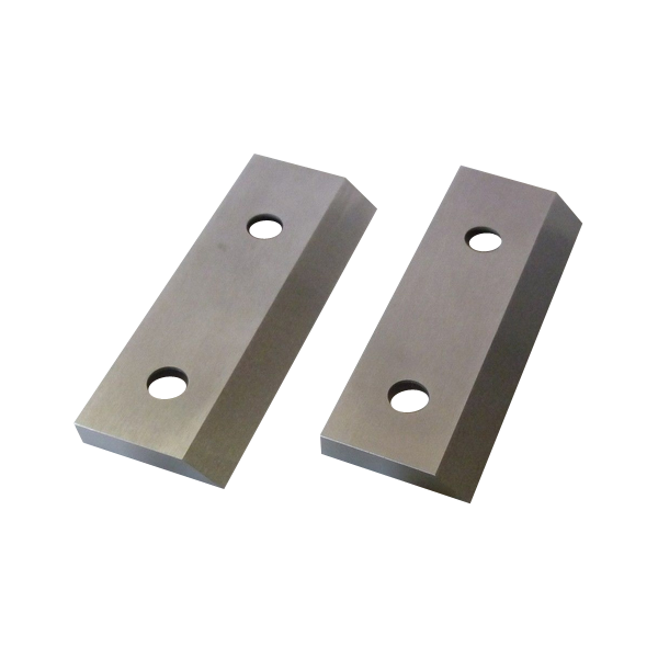 Counter knife and anvil for industrial wood chipper